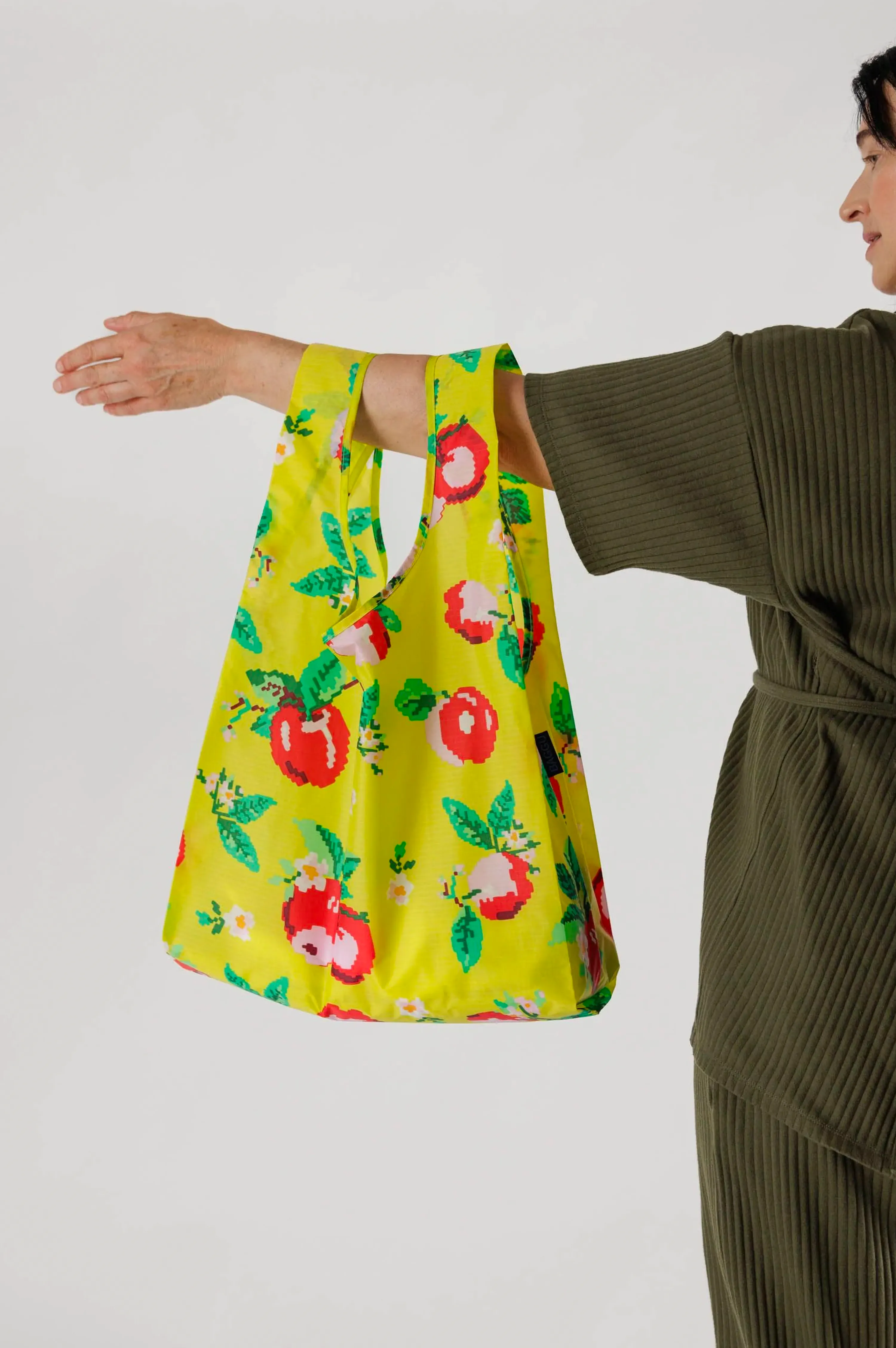 Baggu Needlepoint Apple Standard Reusable Bag