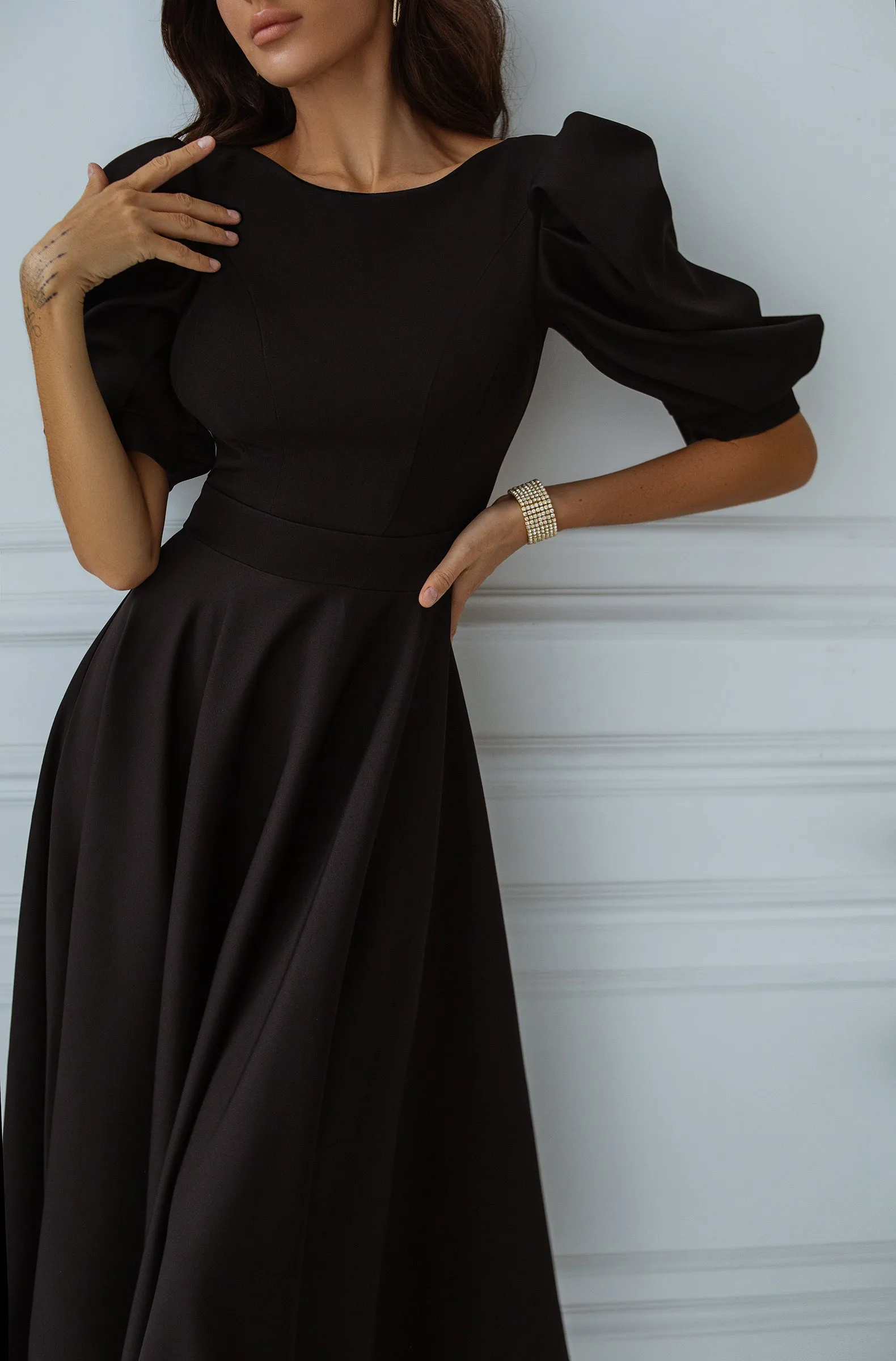 Black Backless Puff-Sleeve Midi Dress