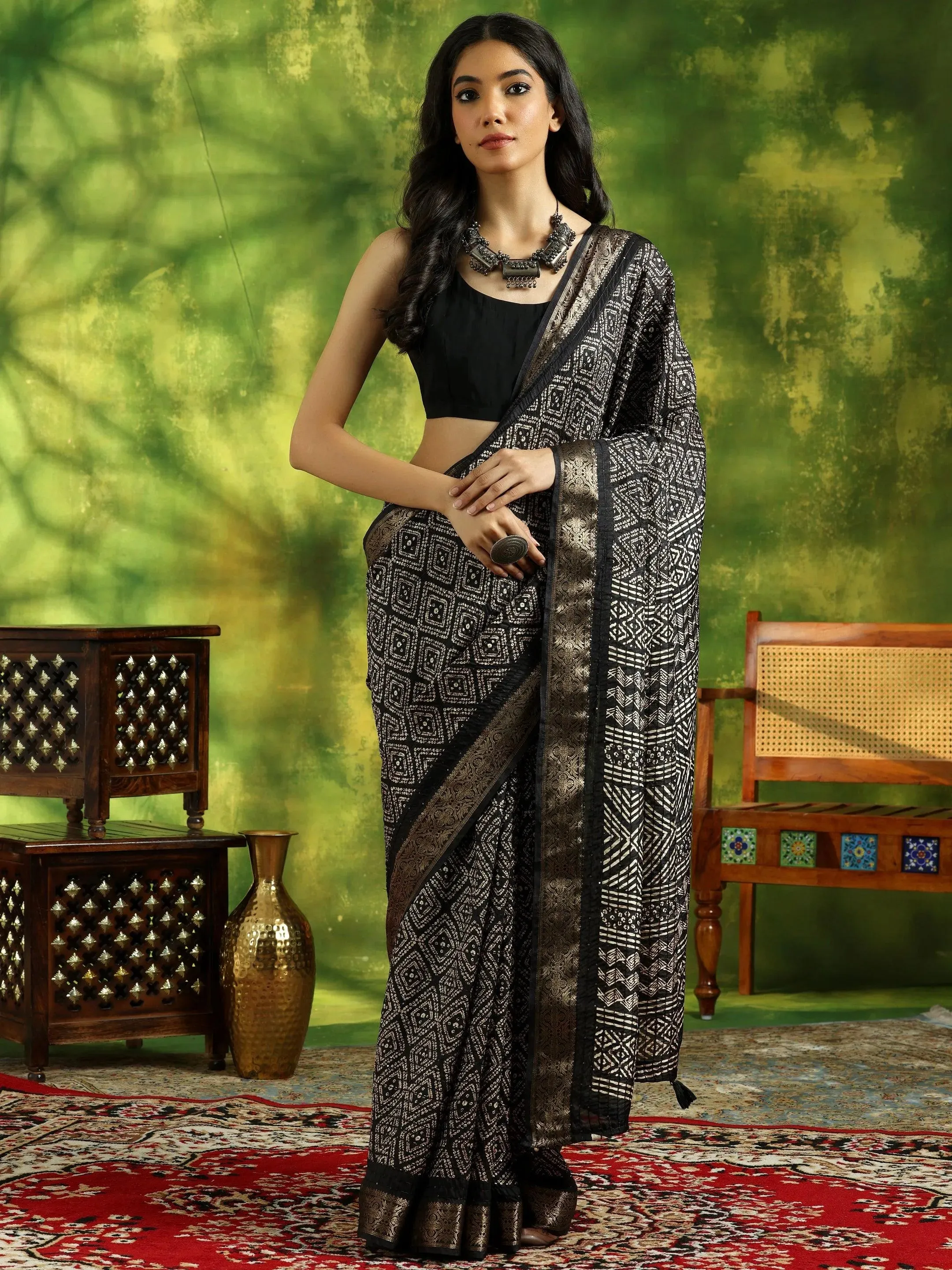 Black Printed Silk Blend Saree With Unstitched Blouse Piece