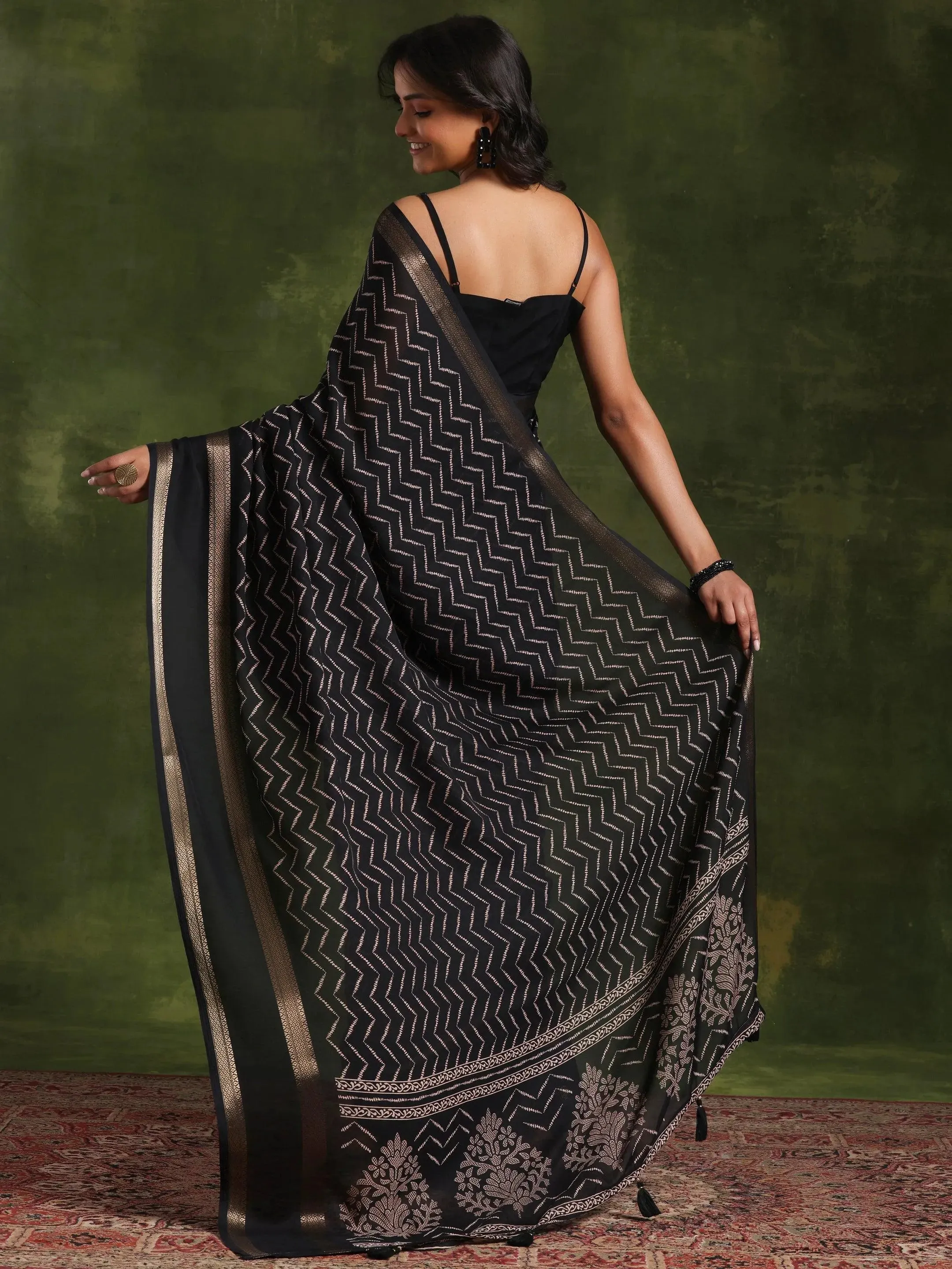 Black Printed Silk Blend Saree With Unstitched Blouse Piece