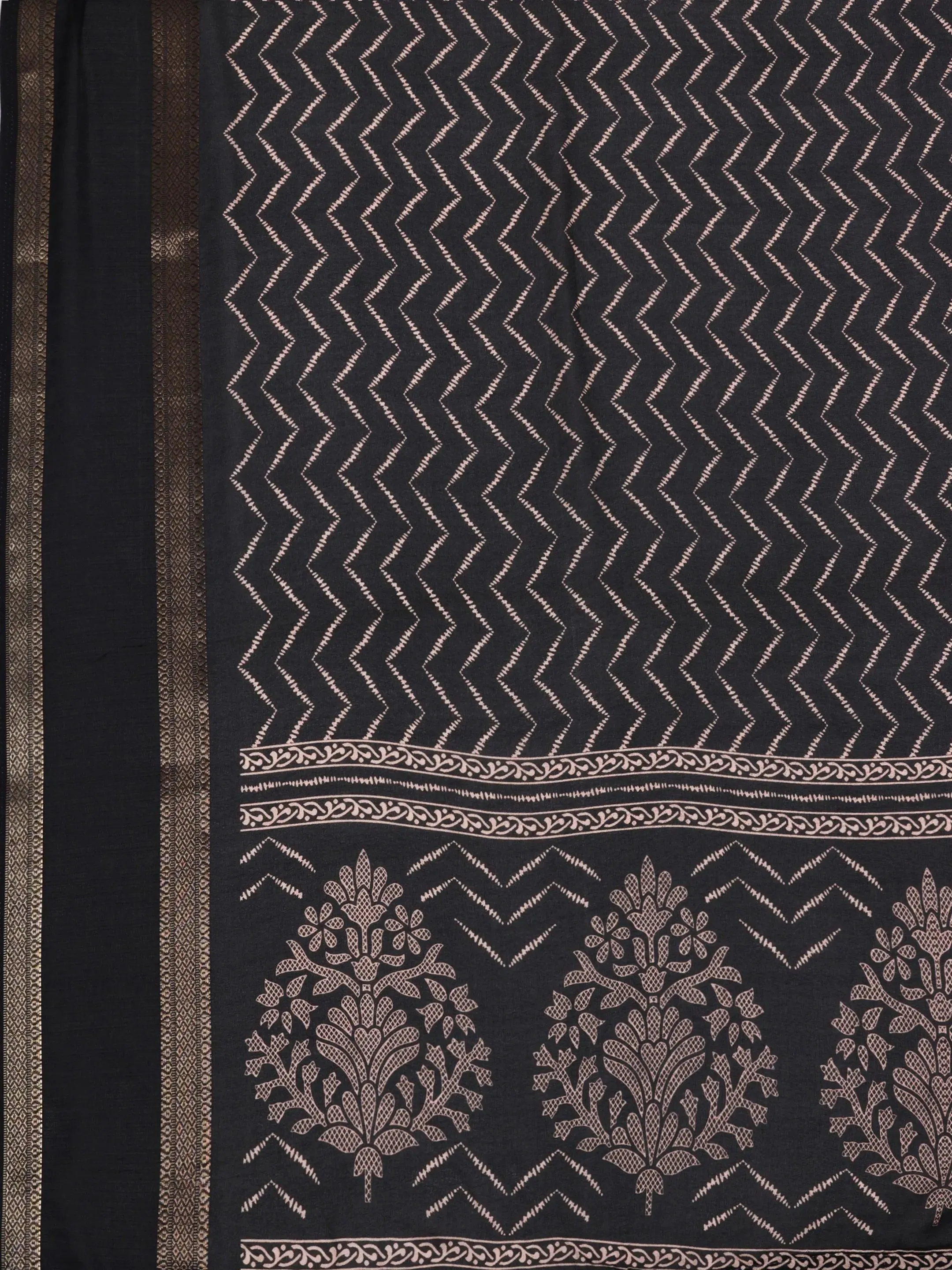 Black Printed Silk Blend Saree With Unstitched Blouse Piece