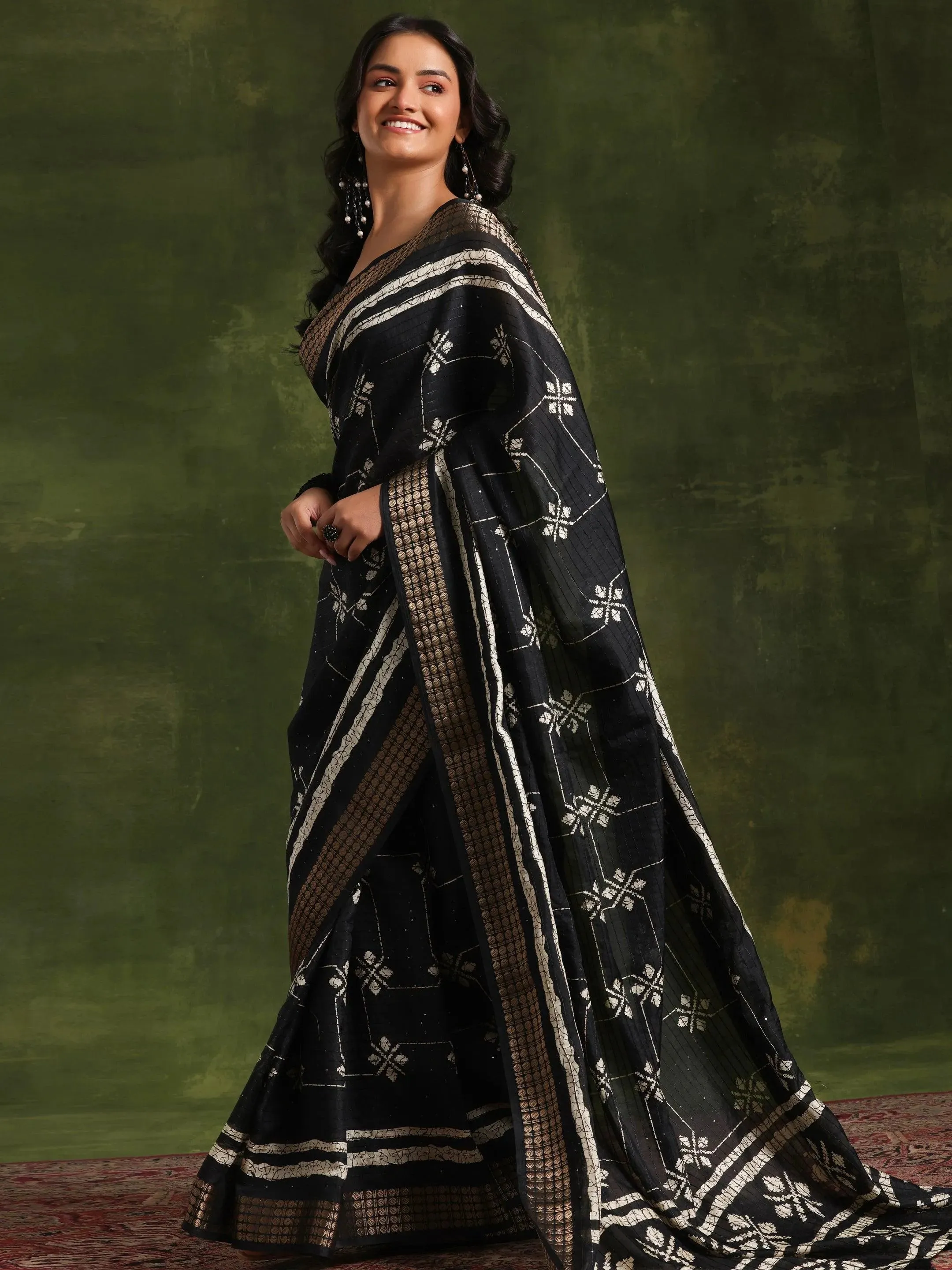 Black Printed Silk Blend Saree With Unstitched Blouse Piece