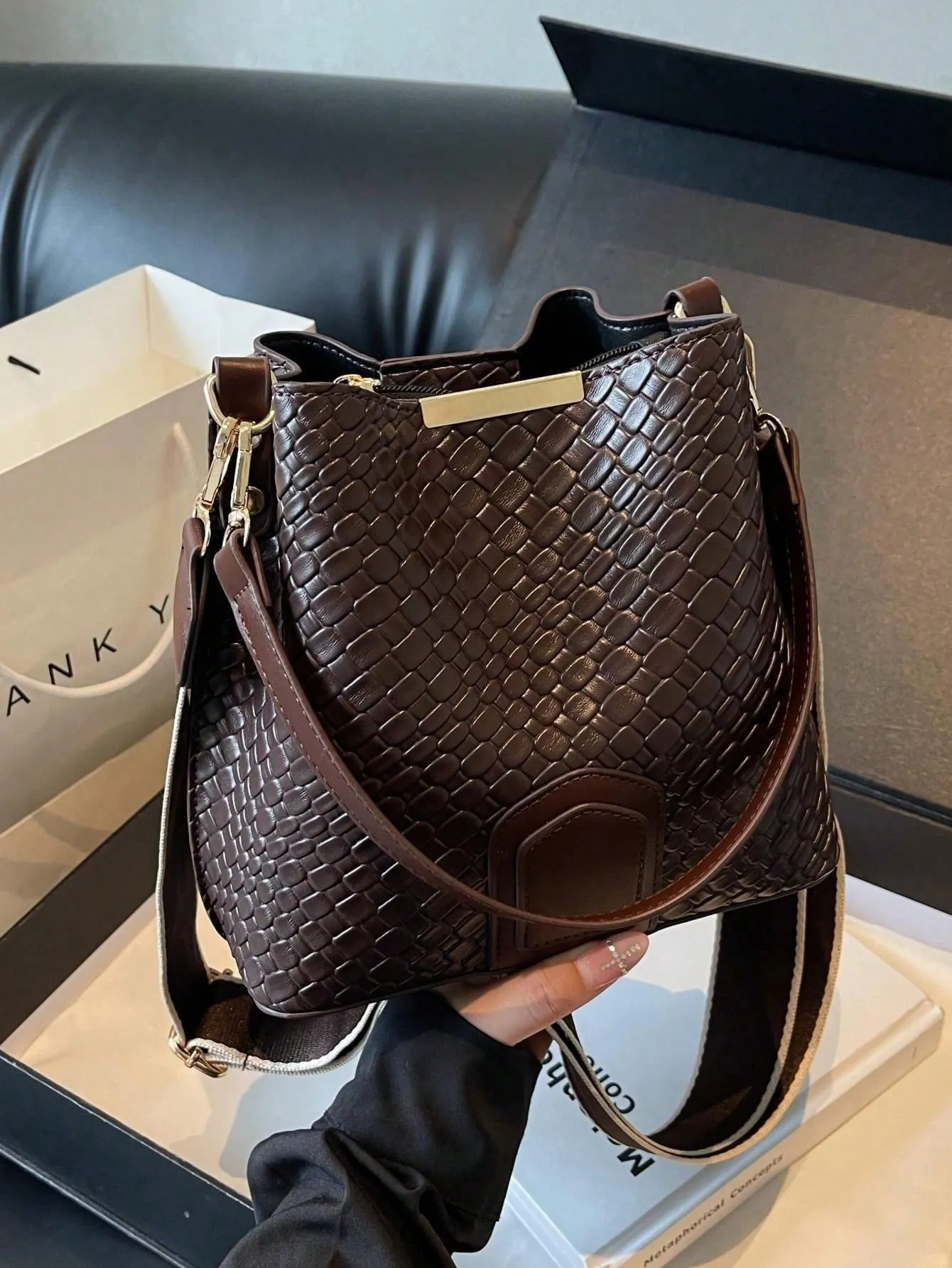 New Fashion Niche, Western-Style, Casual, Versatile Bucket Bag, Retro Classic, High-End Texture, Wide Shoulder Strap, Women's Bag, Single Shoulder Crossbody, Handheld, Work, Commuting, Date, Shopping, Urban Exquisite Daily Bag