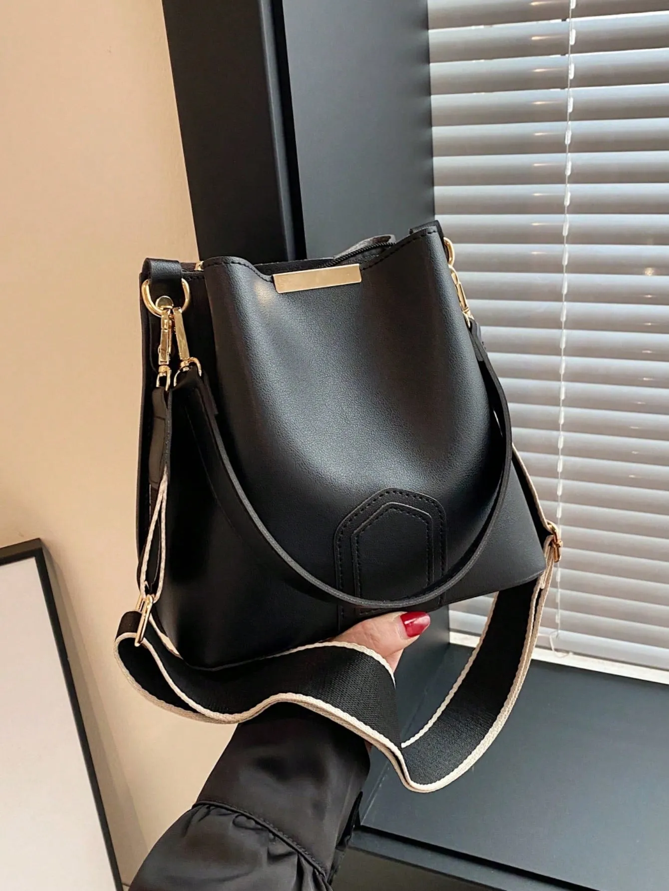 New Fashion Niche, Western-Style, Casual, Versatile Bucket Bag, Retro Classic, High-End Texture, Wide Shoulder Strap, Women's Bag, Single Shoulder Crossbody, Handheld, Work, Commuting, Date, Shopping, Urban Exquisite Daily Bag