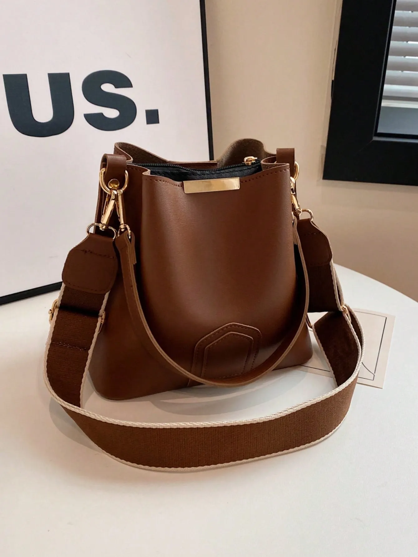 New Fashion Niche, Western-Style, Casual, Versatile Bucket Bag, Retro Classic, High-End Texture, Wide Shoulder Strap, Women's Bag, Single Shoulder Crossbody, Handheld, Work, Commuting, Date, Shopping, Urban Exquisite Daily Bag