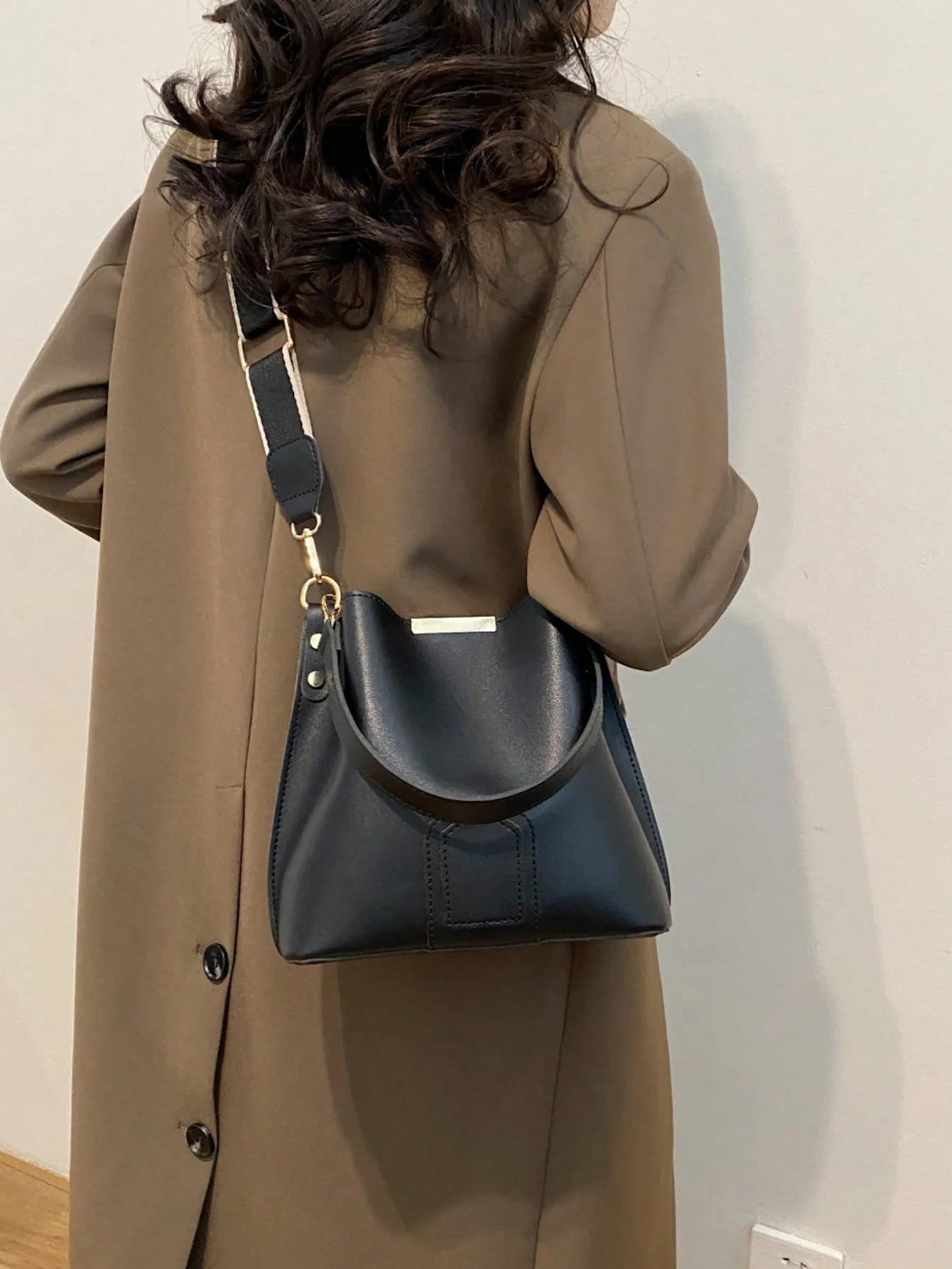 New Fashion Niche, Western-Style, Casual, Versatile Bucket Bag, Retro Classic, High-End Texture, Wide Shoulder Strap, Women's Bag, Single Shoulder Crossbody, Handheld, Work, Commuting, Date, Shopping, Urban Exquisite Daily Bag