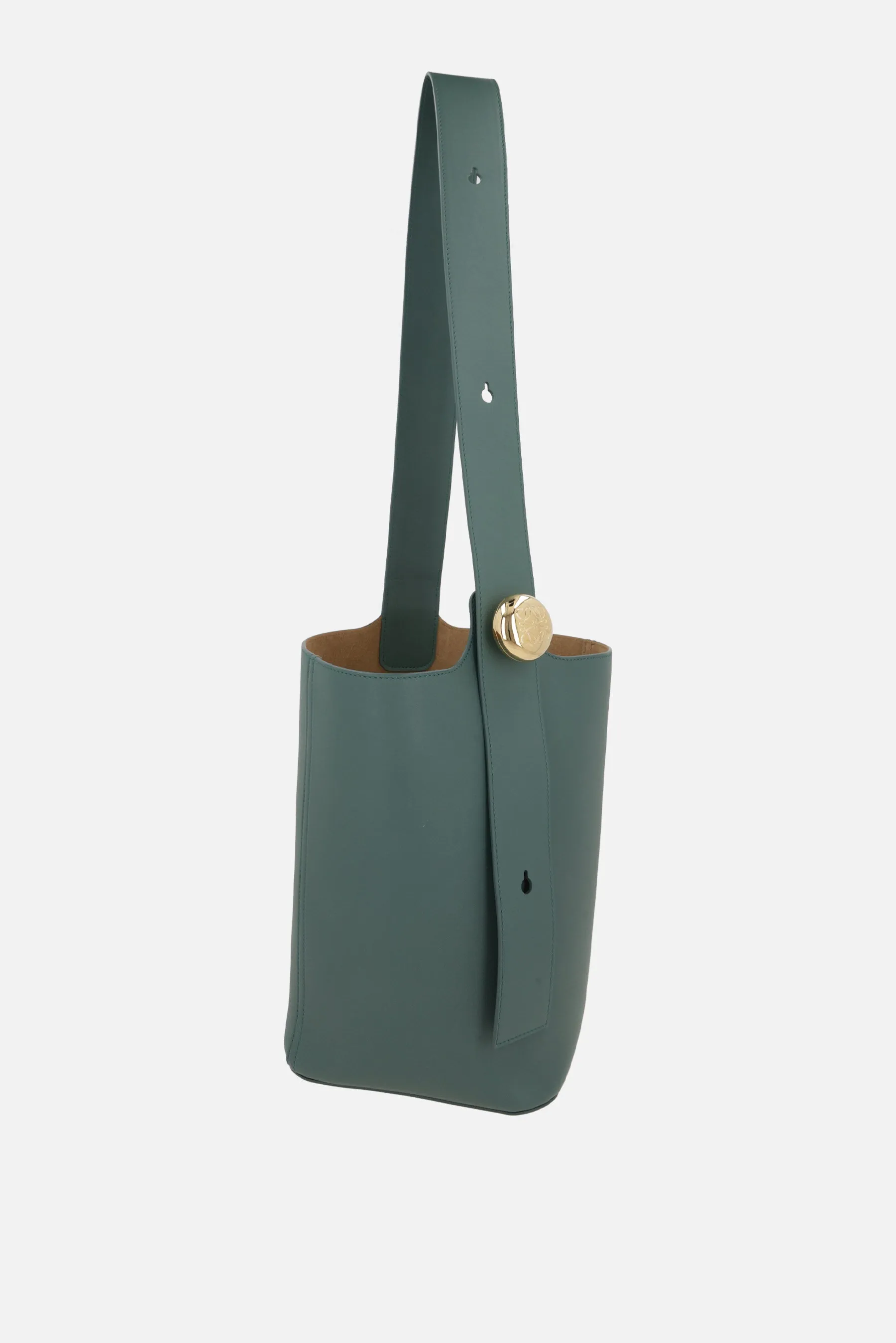 Pebble medium smooth leather bucket bag