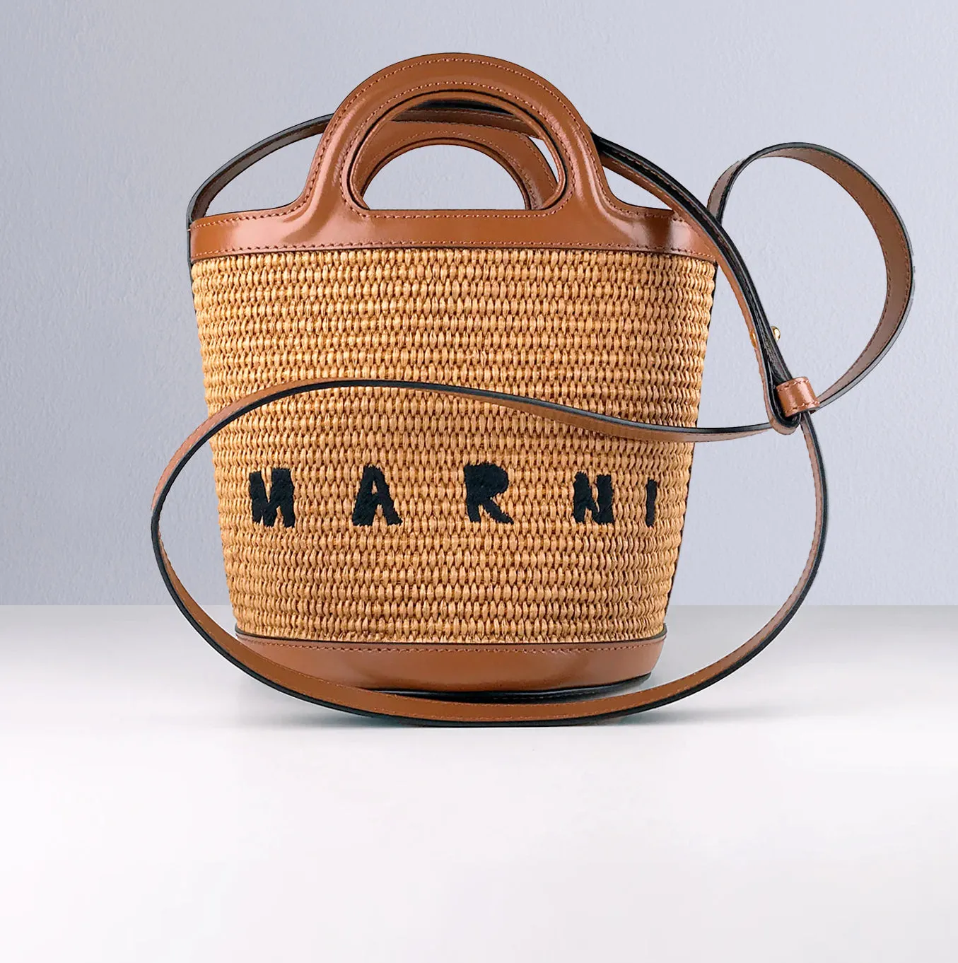 RAFFIA BUCKET