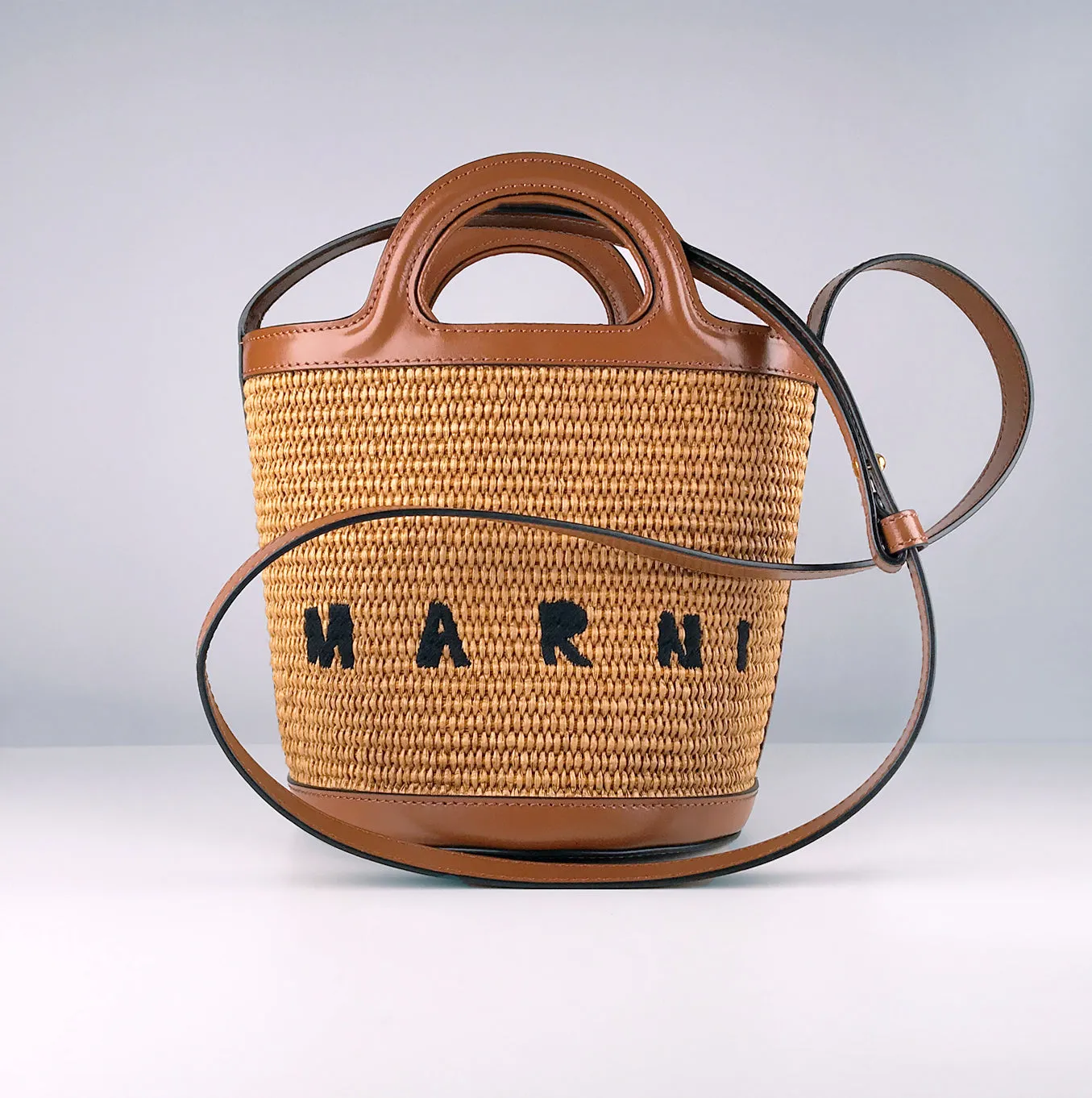 RAFFIA BUCKET