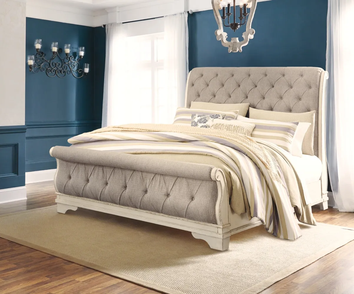 Realyn King Sleigh Bed with Dresser