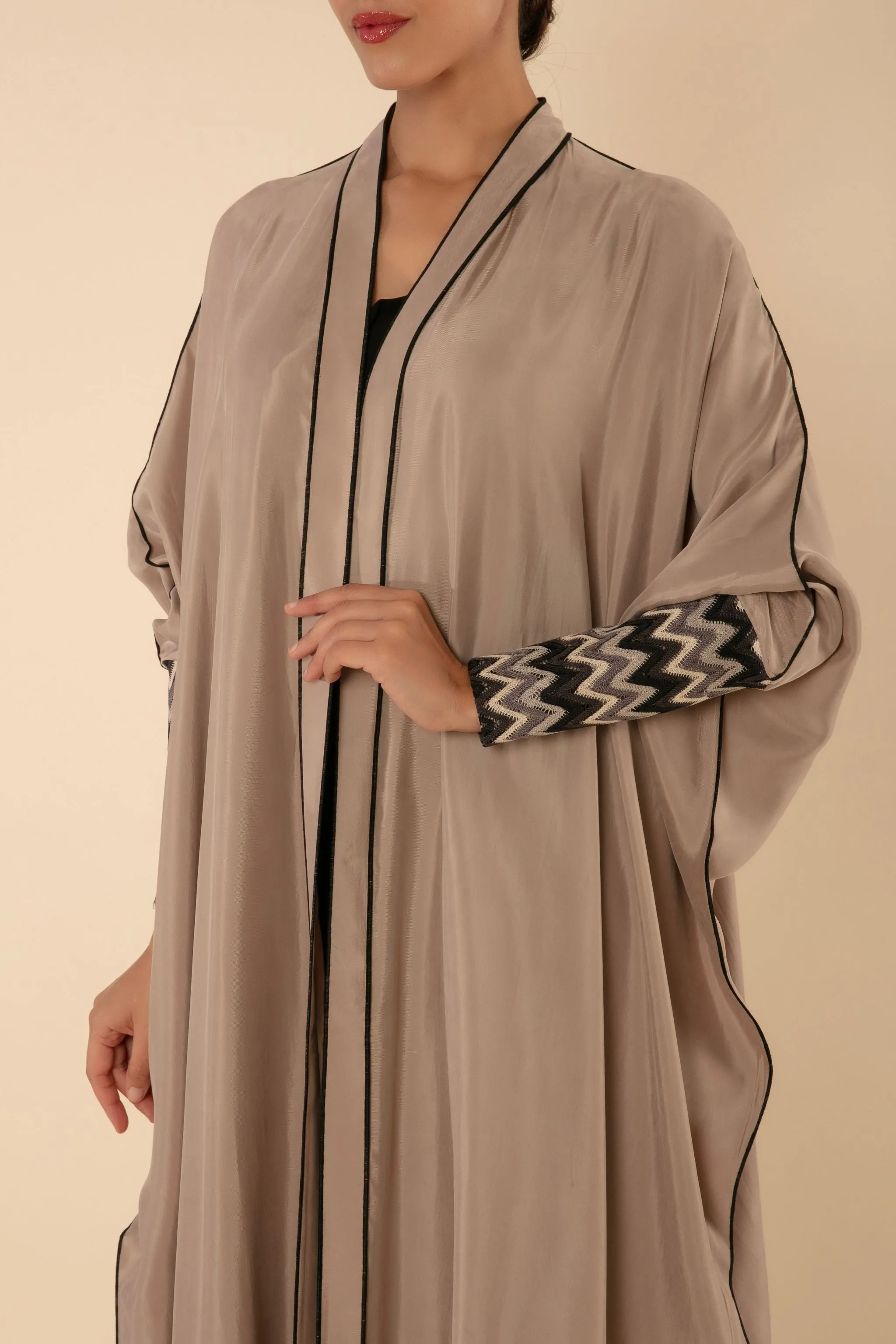 SERENE SANDSTONE ABAYA WITH ZIG-ZAG CUFFS